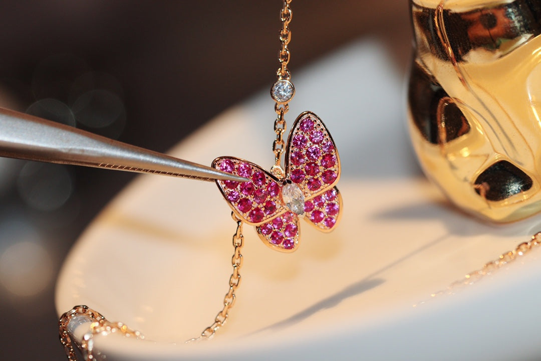 [Max Jewelry ]BUTTERFLY RED DIAMOND ROSE GOLD NECKLACE