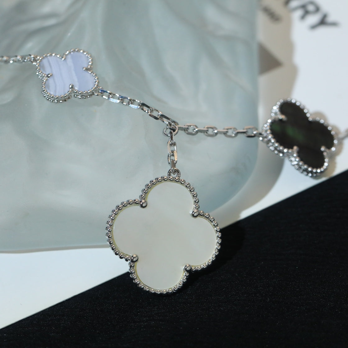 [Max Jewelry ]CLOVER BRACELET 5 MOTIFS MOP CHALCEDONY SILVER