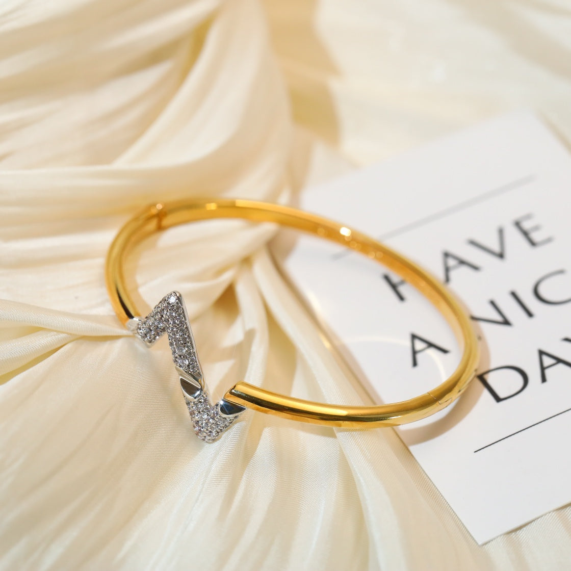 [Max Jewelry ]VOLTE UPSITE DOWN GOLD DIAMOND BRACELET