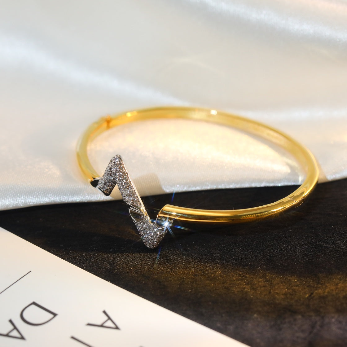 [Max Jewelry ]VOLTE UPSITE DOWN GOLD DIAMOND BRACELET