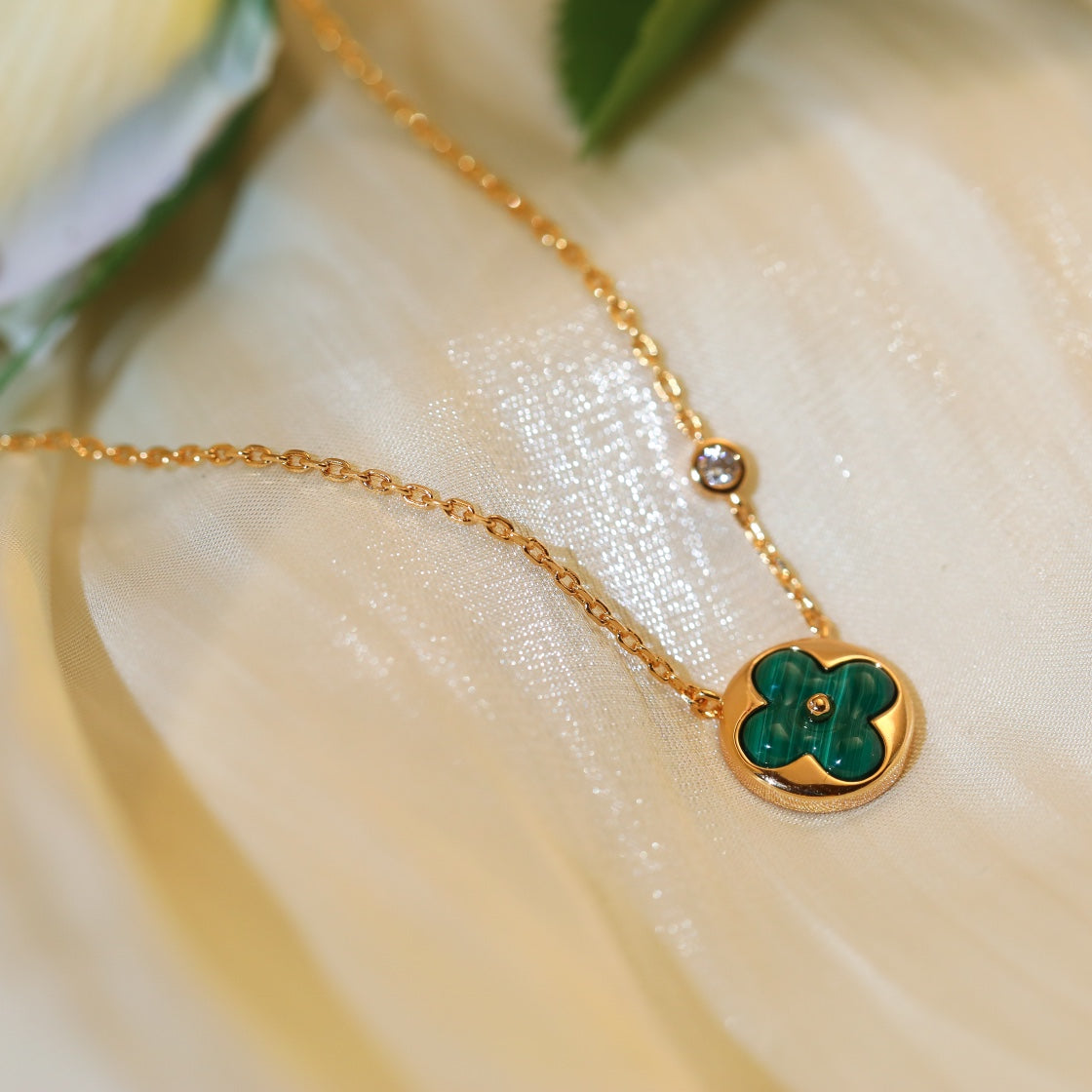 [Max Jewelry ]SUN PEDANT PINK GOLD 1 DIAMOND NECKLACE