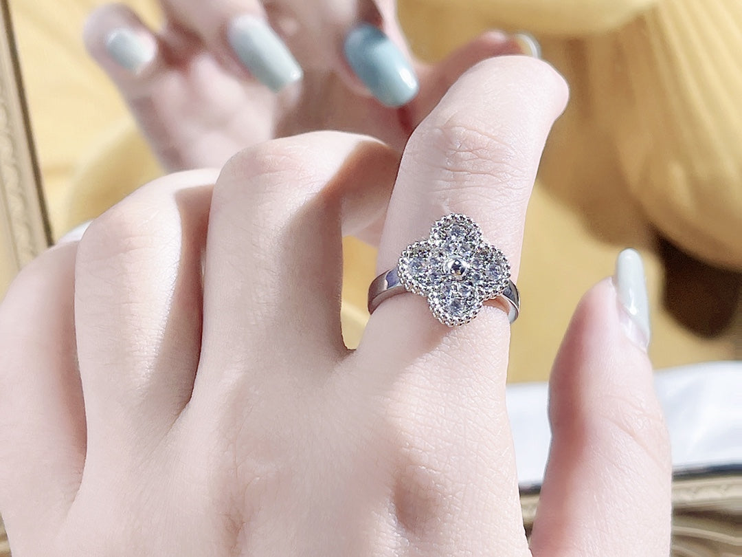 [Max Jewelry ]CLOVER DIAMOND RING