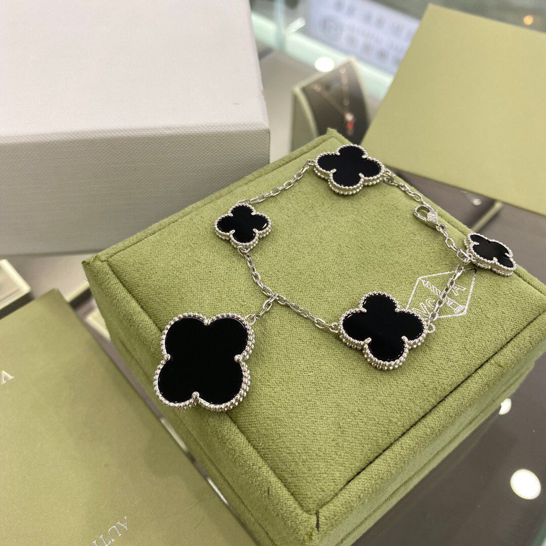 [Max Jewelry ]CLOVER 5 MOTIFS SIVLER ONYX BRACELET