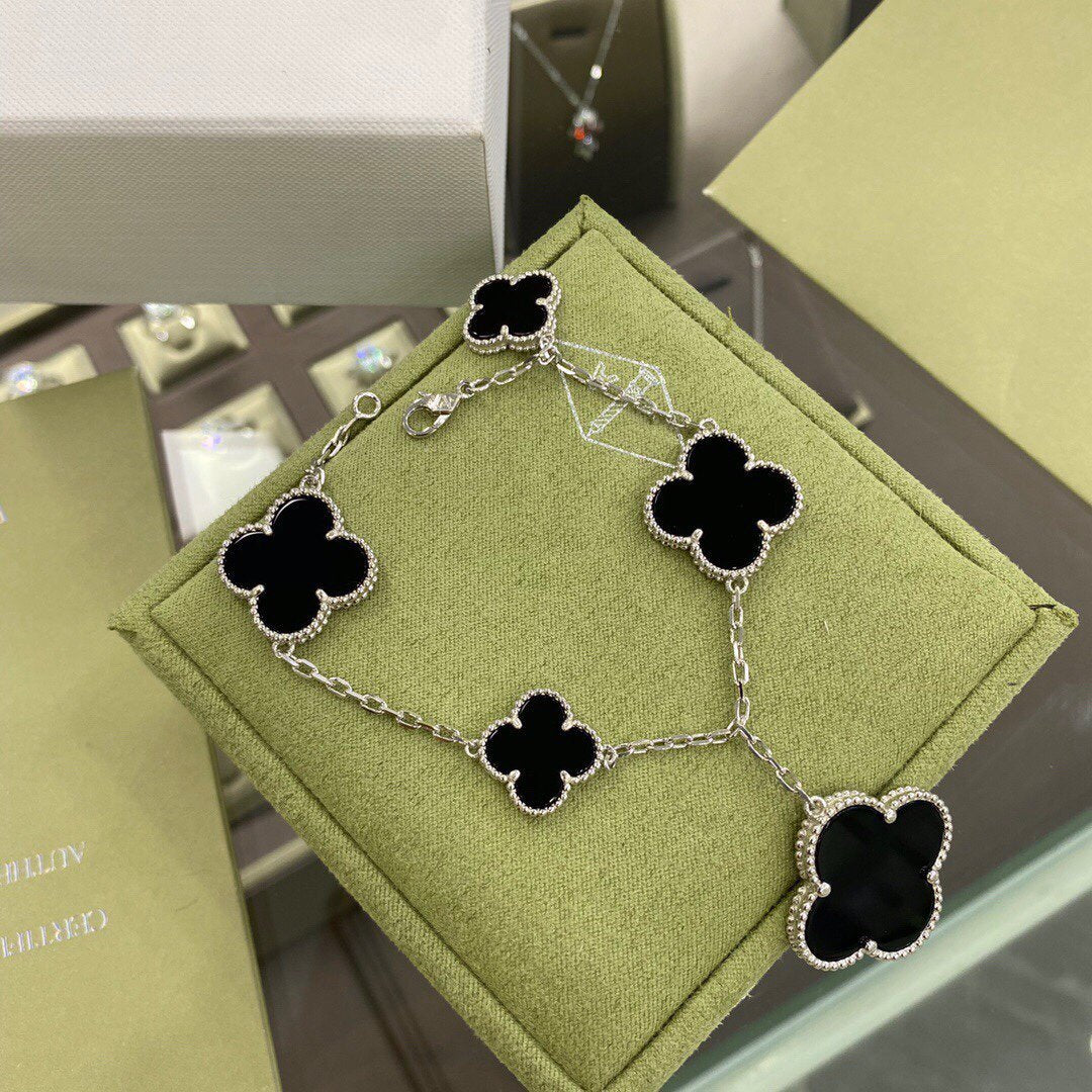 [Max Jewelry ]CLOVER 5 MOTIFS SIVLER ONYX BRACELET