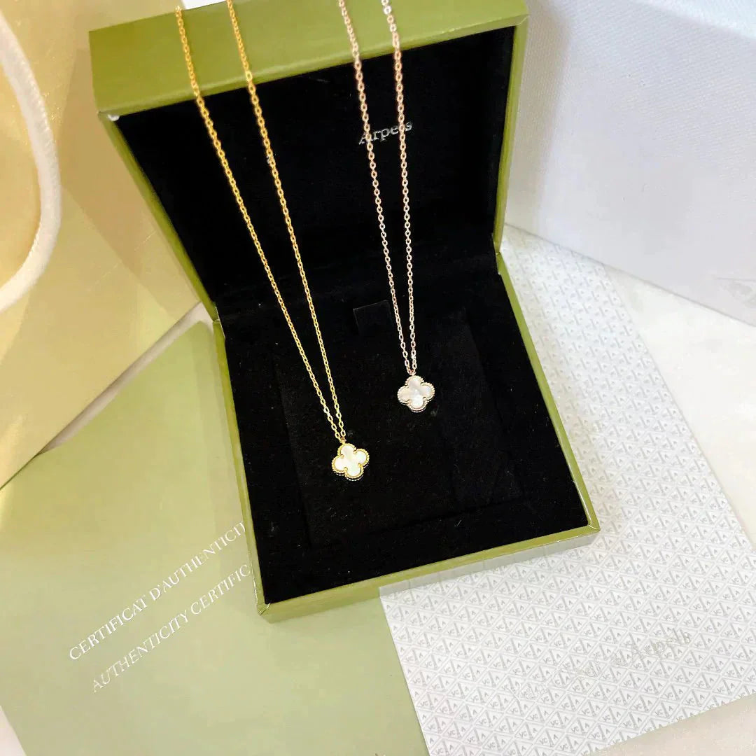 [Max Jewelry ]CLOVER MINI 9.5MM WHITE MOTHER-OF-PEARL NECKLACE