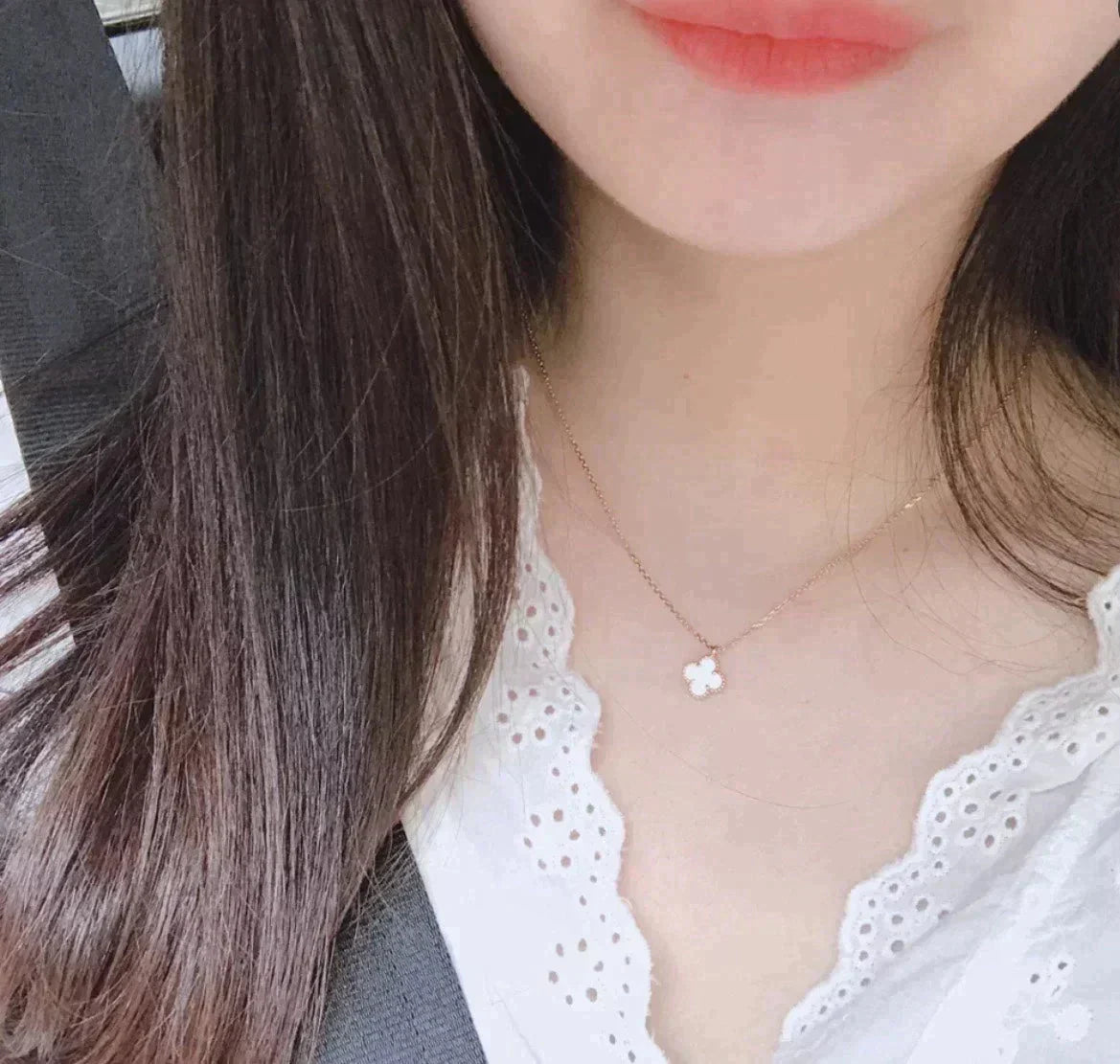 [Max Jewelry ]CLOVER MINI 9.5MM WHITE MOTHER-OF-PEARL NECKLACE