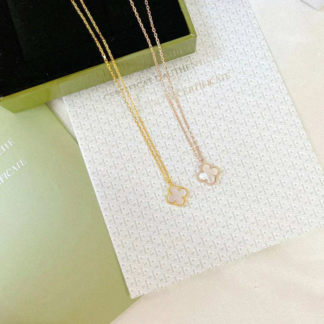 [Max Jewelry ]CLOVER MINI 9.5MM WHITE MOTHER-OF-PEARL NECKLACE