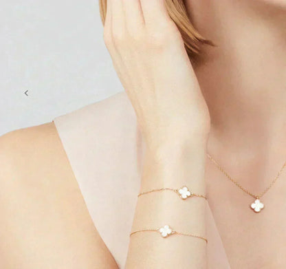 [Max Jewelry ]CLOVER MINI 9.5MM WHITE MOTHER-OF-PEARL NECKLACE