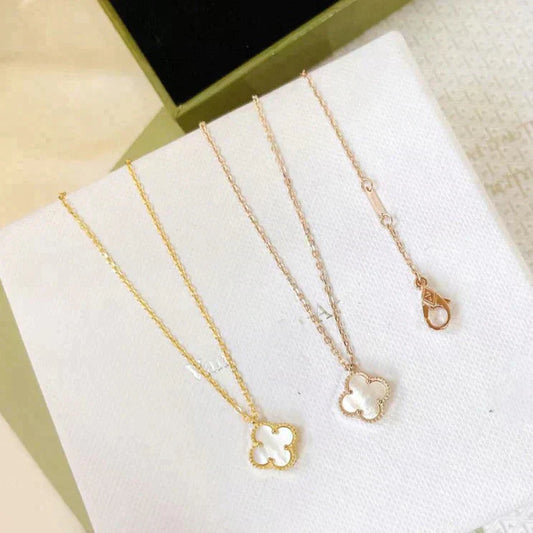 [Max Jewelry ]CLOVER MINI 9.5MM WHITE MOTHER-OF-PEARL NECKLACE