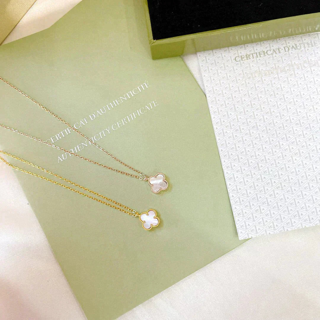 [Max Jewelry ]CLOVER MINI 9.5MM WHITE MOTHER-OF-PEARL NECKLACE
