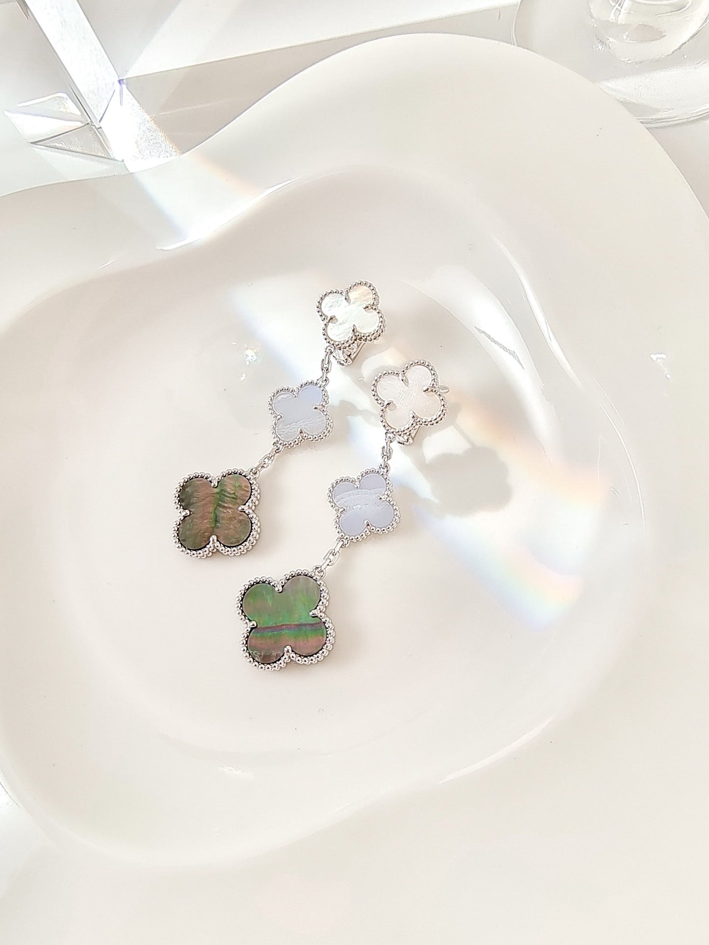 [Max Jewelry ]CLOVER 3 MOTIFS CHALCEDONY DARK MOP SILVER EARRINGS