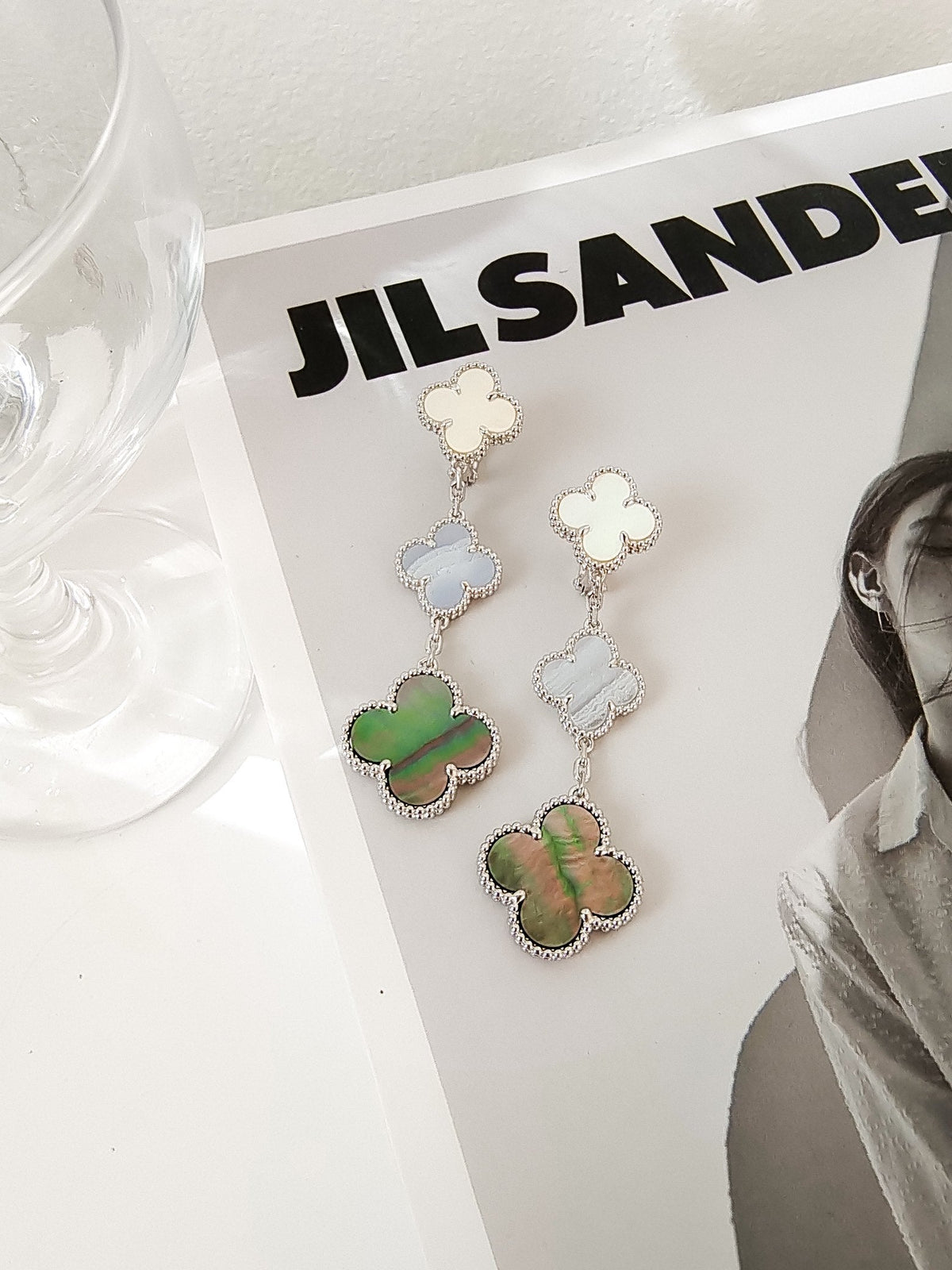 [Plus&Max]CLOVER 3 MOTIFS CHALCEDONY DARK MOP SILVER EARRINGS