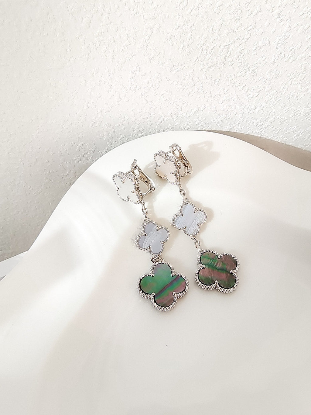 [Plus&Max]CLOVER 3 MOTIFS CHALCEDONY DARK MOP SILVER EARRINGS