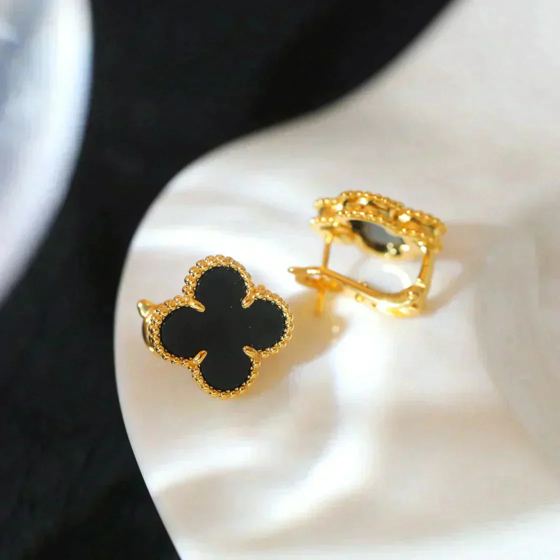 [Max Jewelry ]CLOVER MEDIUM 1 MOTIFS  ONYX STUD EARRINGS