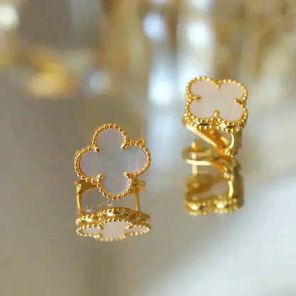 [Max Jewelry ]CLOVER MEDIUM 1 MOTIFS  WHITE MOP STUD EARRINGS