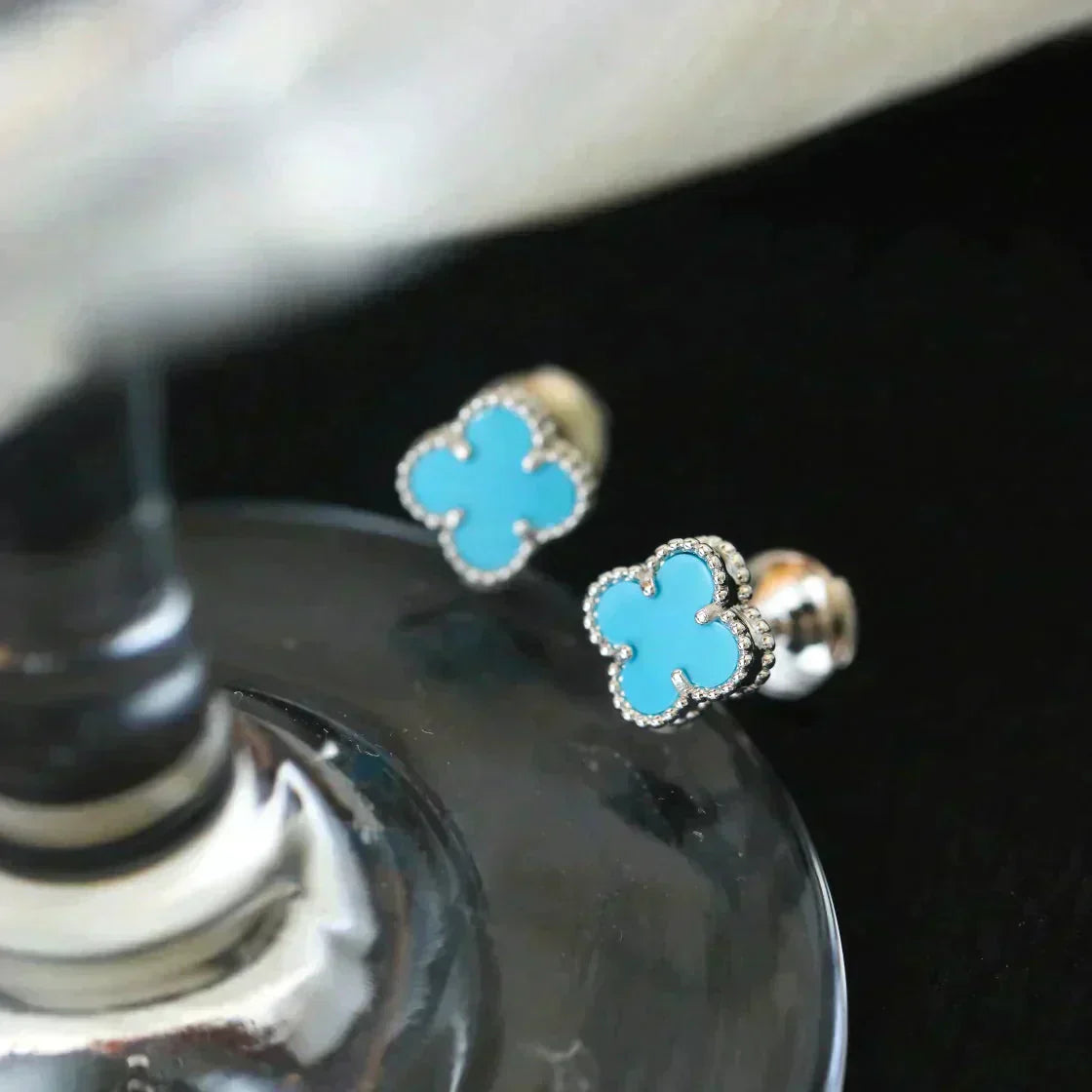 [Max Jewelry ]CLOVER MINI 9.5MM ONYX STUD EARRINGS SILVER