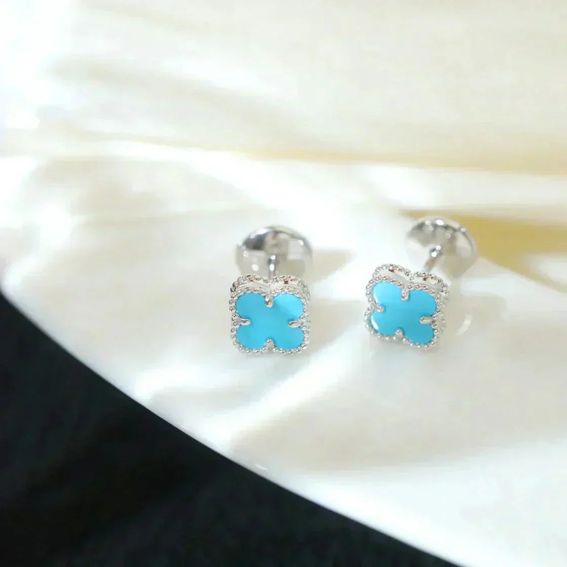 [Max Jewelry ]CLOVER MINI 9.5MM ONYX STUD EARRINGS SILVER