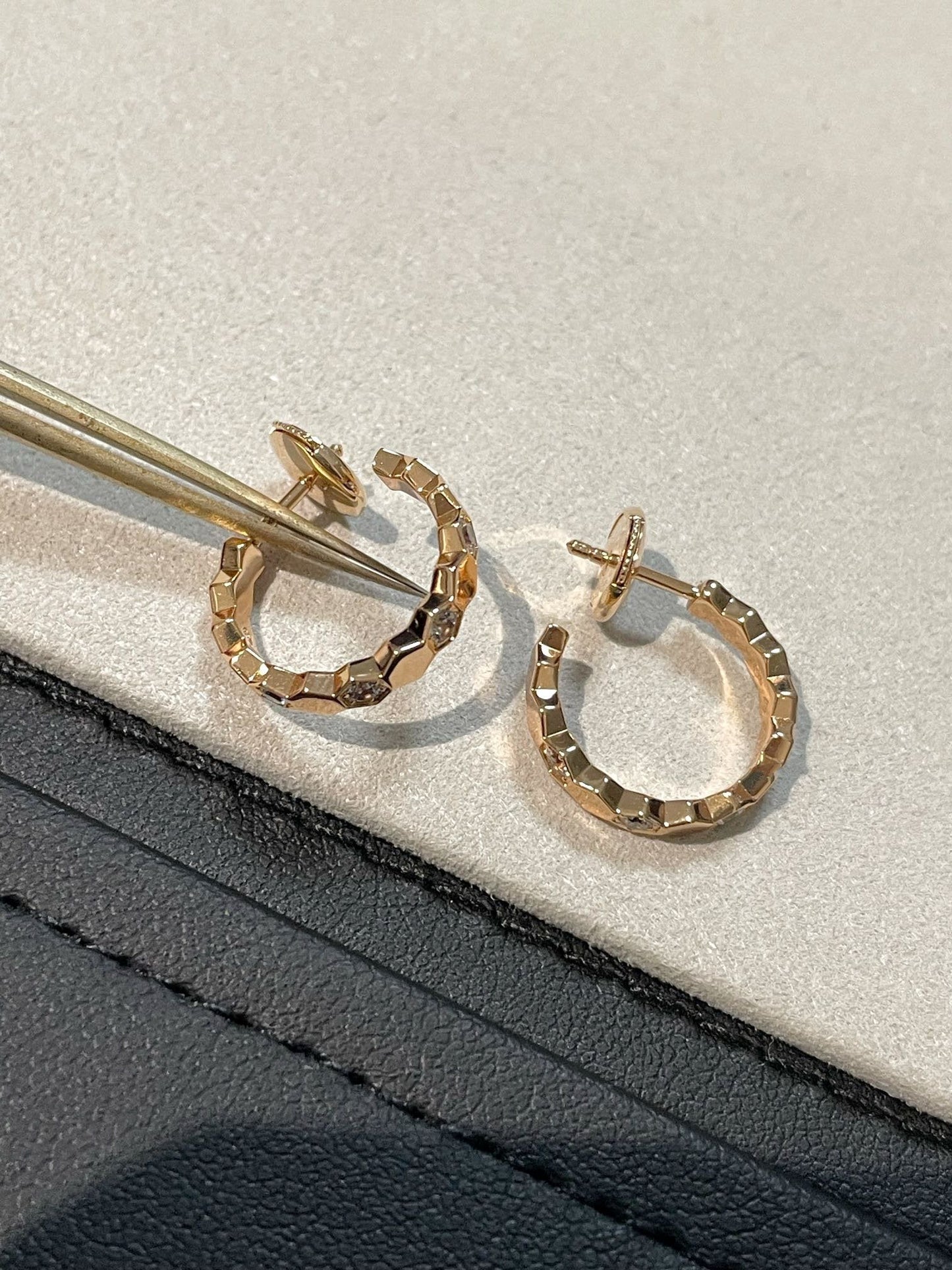[Max Jewelry ]Hollow Design Four-Leaf Clover Flower Shape Earrings