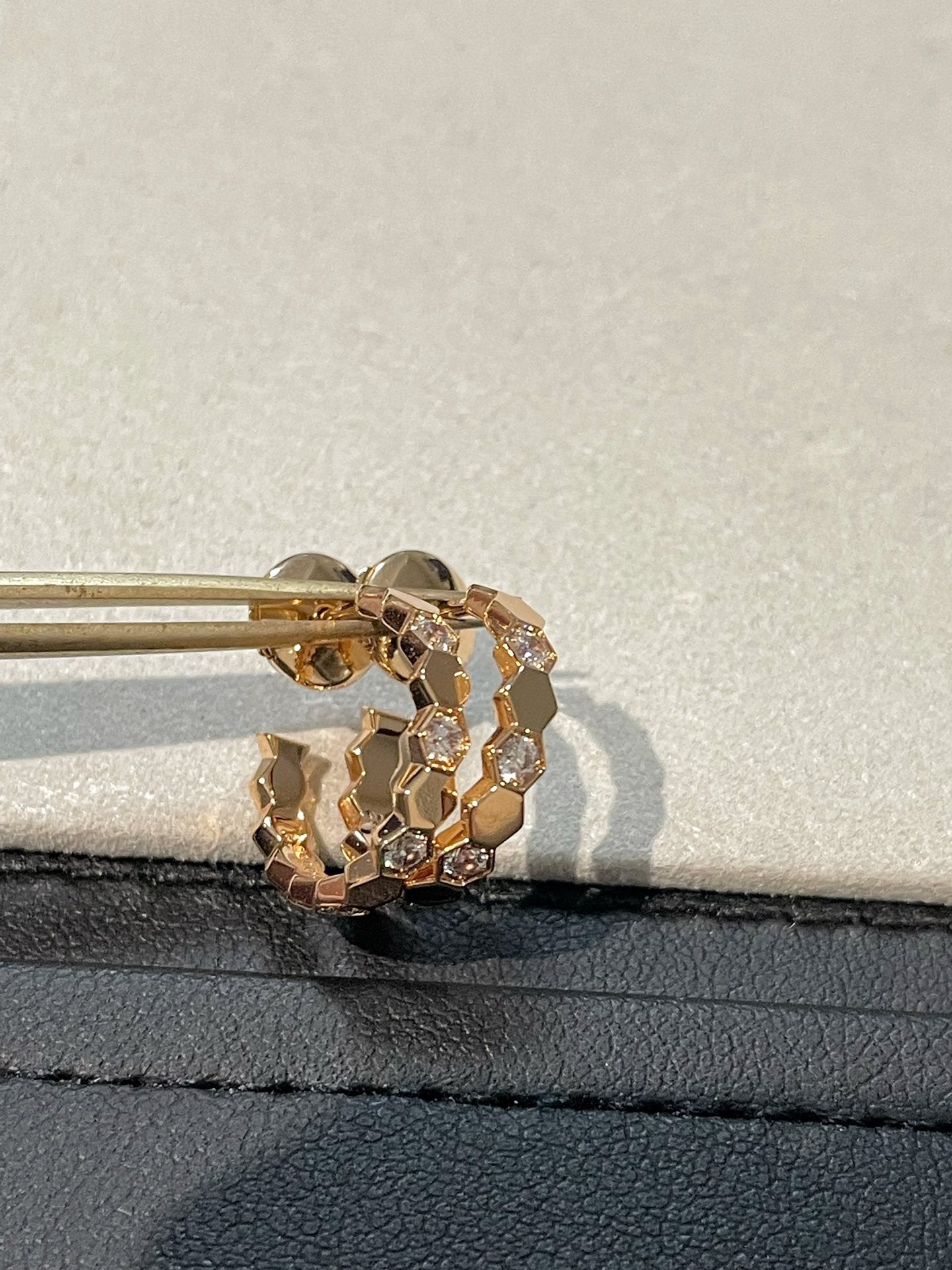 [Max Jewelry ]Hollow Design Four-Leaf Clover Flower Shape Earrings