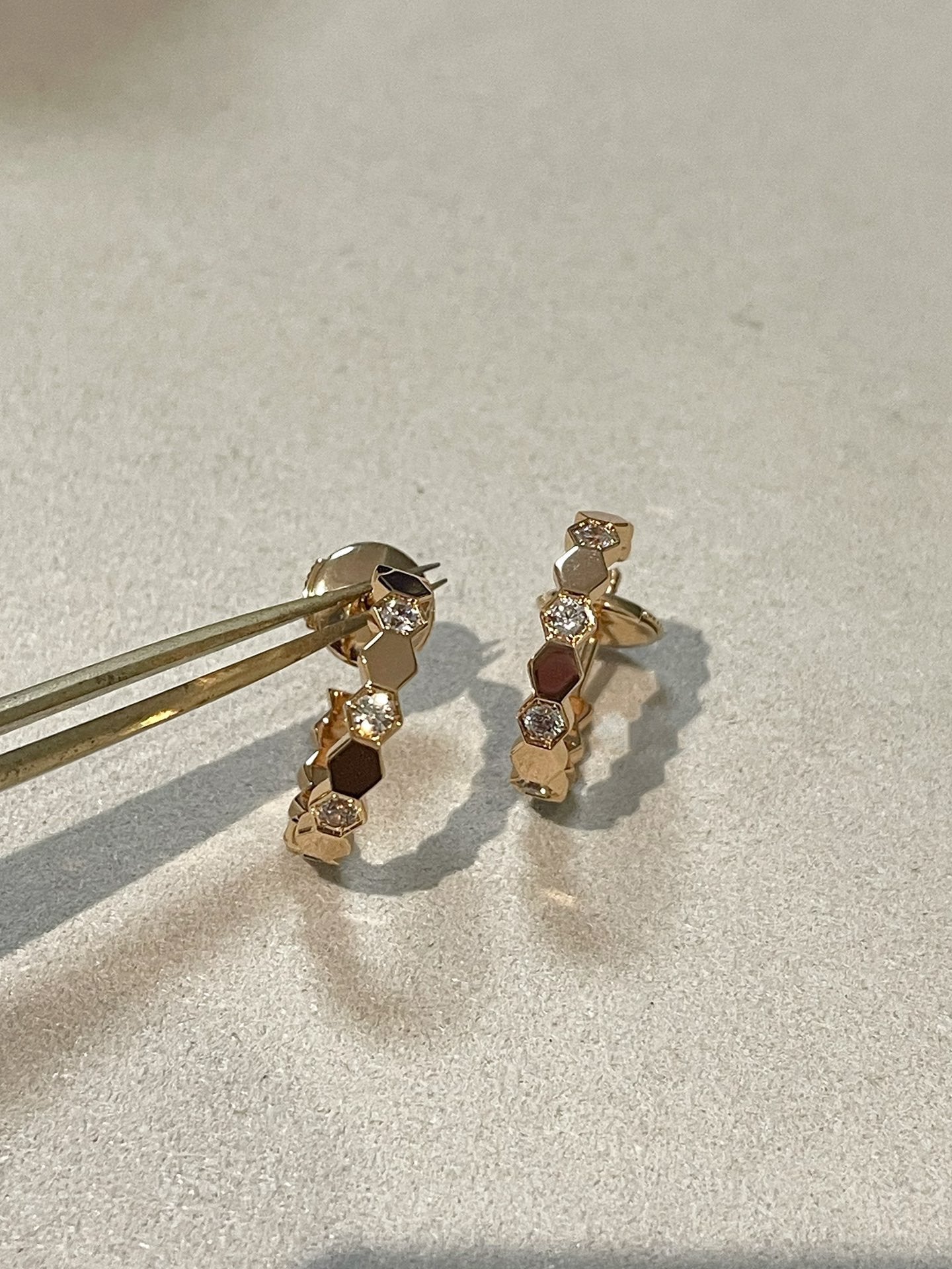 [Max Jewelry ]Hollow Design Four-Leaf Clover Flower Shape Earrings