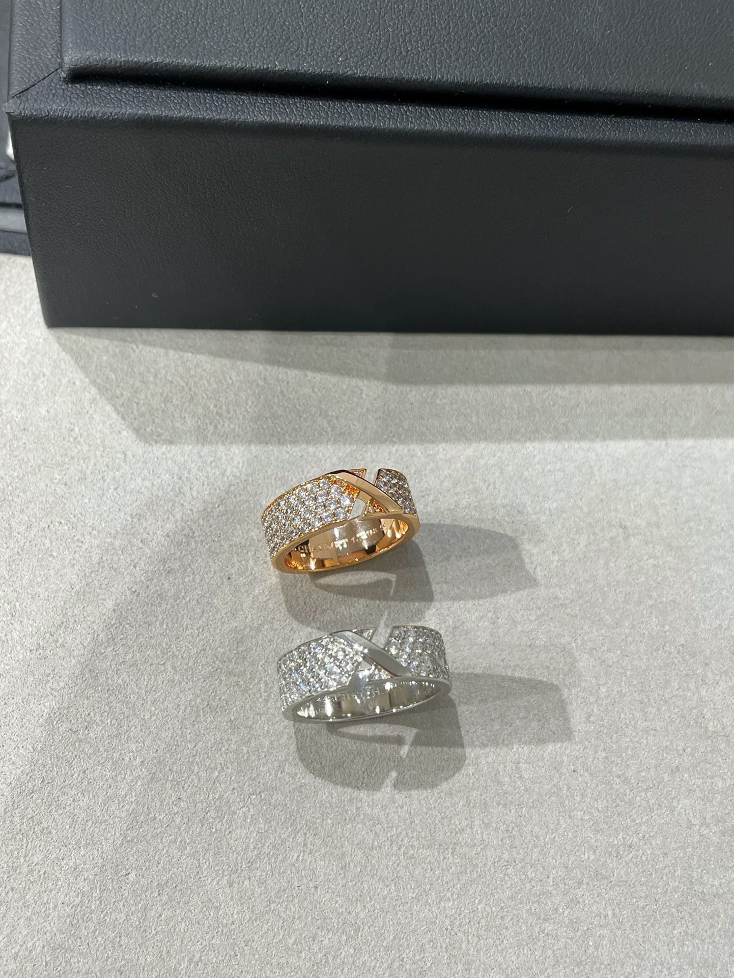 [Max Jewelry ]LIENS EVIDENCE  DIAMOND PAVED RING