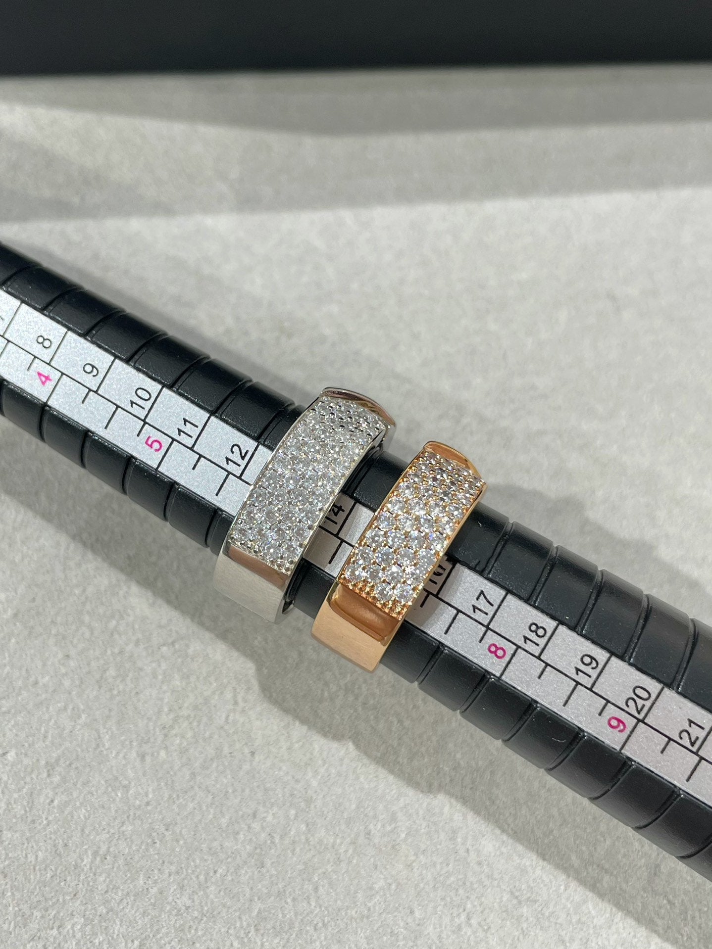 [Max Jewelry ]LIENS EVIDENCE  DIAMOND PAVED RING