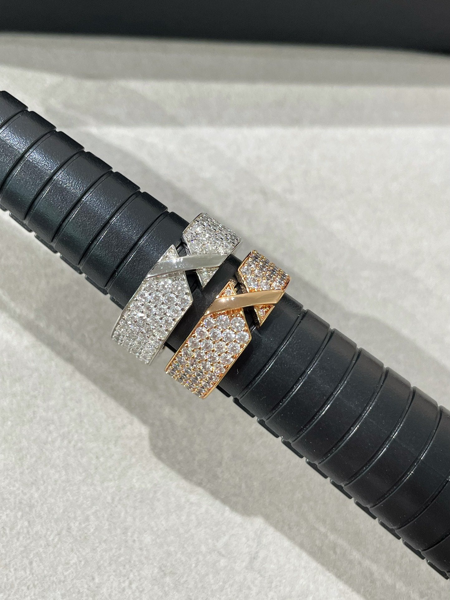 [Max Jewelry ]LIENS EVIDENCE  DIAMOND PAVED RING