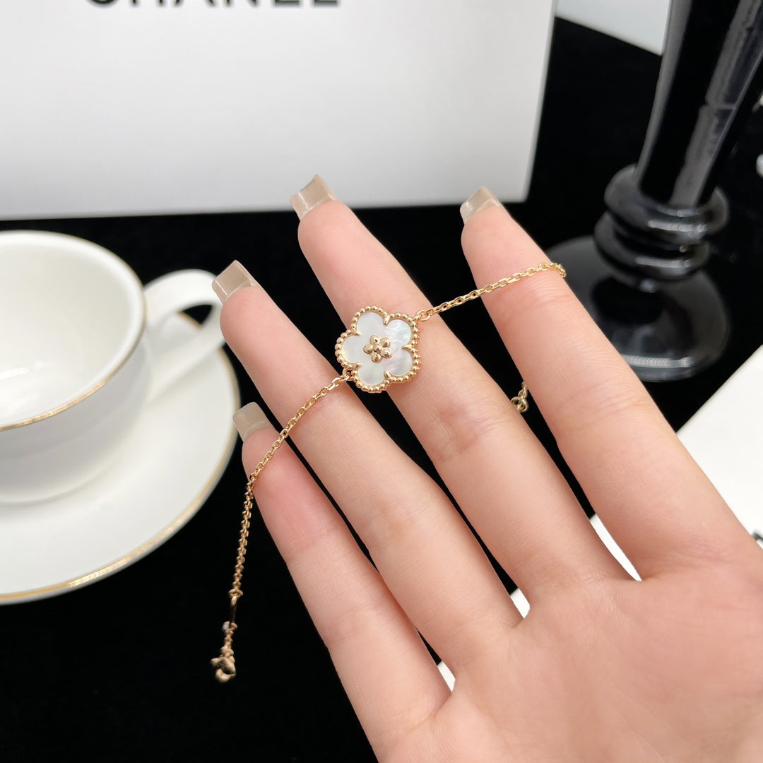 [Max Jewelry ]LUCKY SPRING ROSE GOLD MOP BRACELET