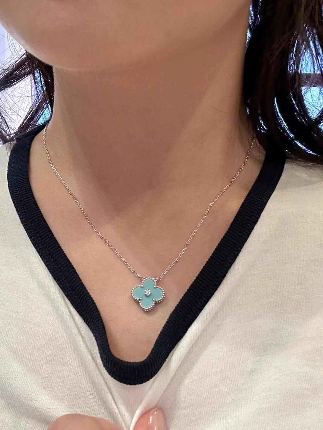 [Max Jewelry ]CLOVER 1 DIAMOND LIGHT BLUE SILVER NECKLACE