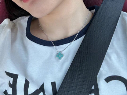 [Max Jewelry ]CLOVER 1 DIAMOND LIGHT BLUE SILVER NECKLACE