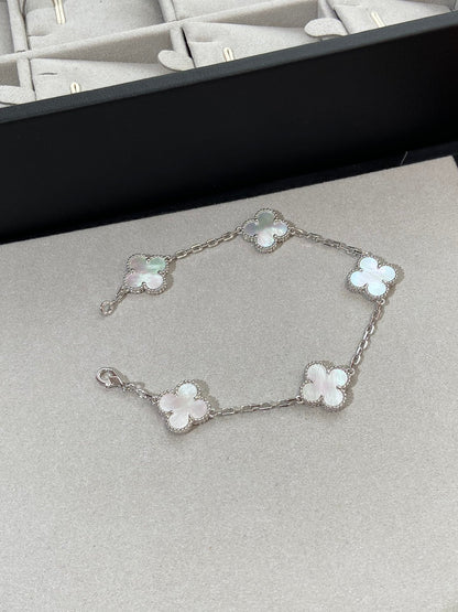 [Max Jewelry ]CLOVER WHITE PEARL MOP 5 MOTIF BRACELET COLLECTION