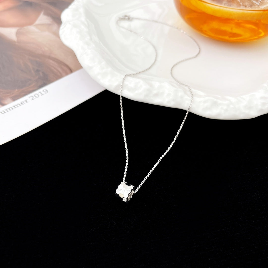 [Max Jewelry ]BEE MINI PEDANT DIAMOND NECKLACE