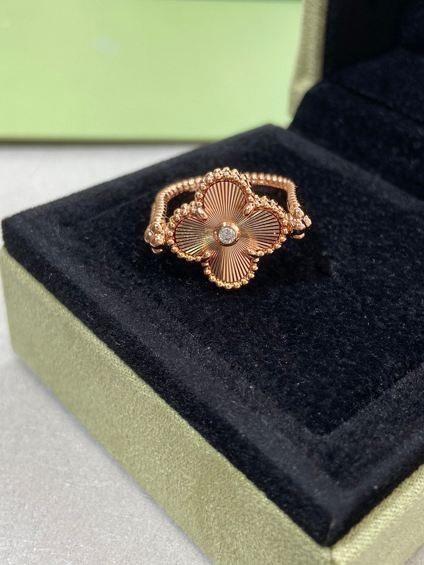 [Max Jewelry ]CLOVER RIVERSIBLE PINK GOLD RING