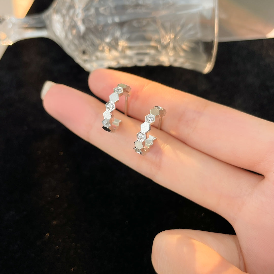 [Max Jewelry ]BEE LOVE DIAMOND HOOP EARRINGS