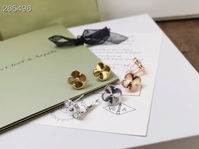 [Max Jewelry ]CLOVER MEDIUM STUD EARRINGS