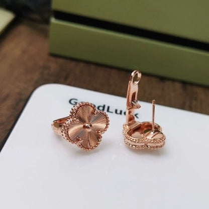 [Max Jewelry ]CLOVER MEDIUM STUD EARRINGS