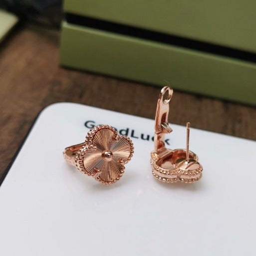 [Max Jewelry ]CLOVER MEDIUM STUD EARRINGS