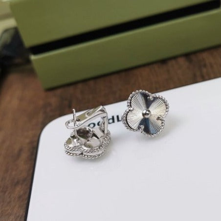 [Max Jewelry ]CLOVER MEDIUM STUD EARRINGS