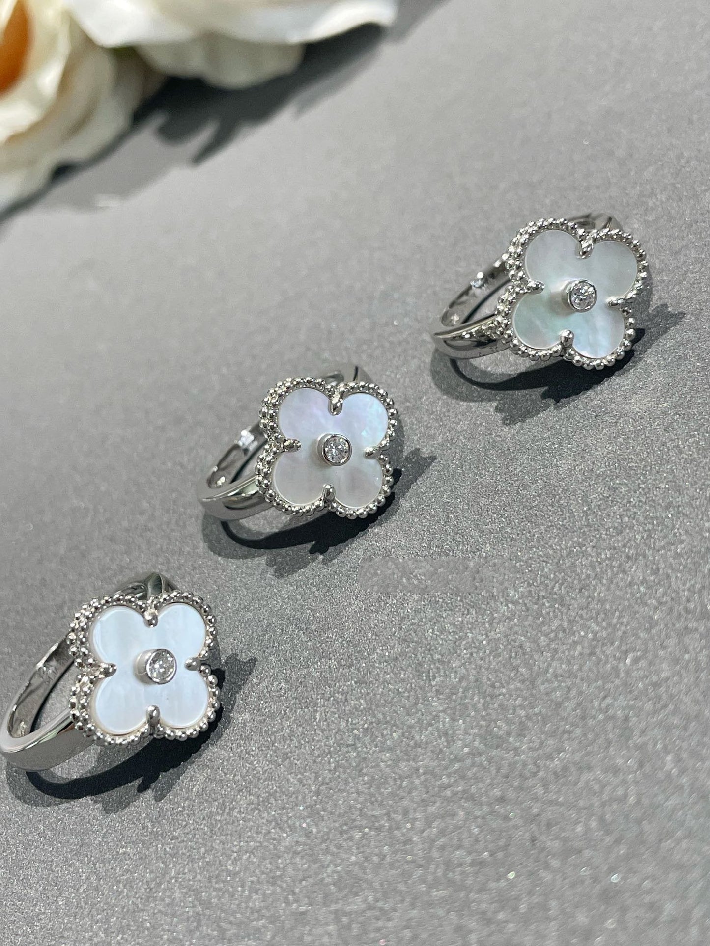 [Max Jewelry ]CLOVER SILVER MOP DIAMOND RING