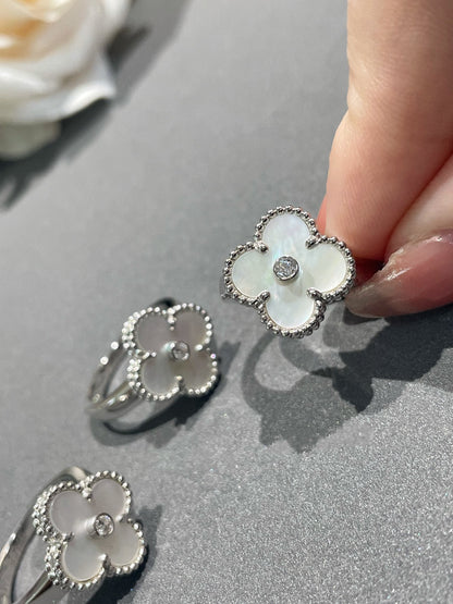[Max Jewelry ]CLOVER SILVER MOP DIAMOND RING