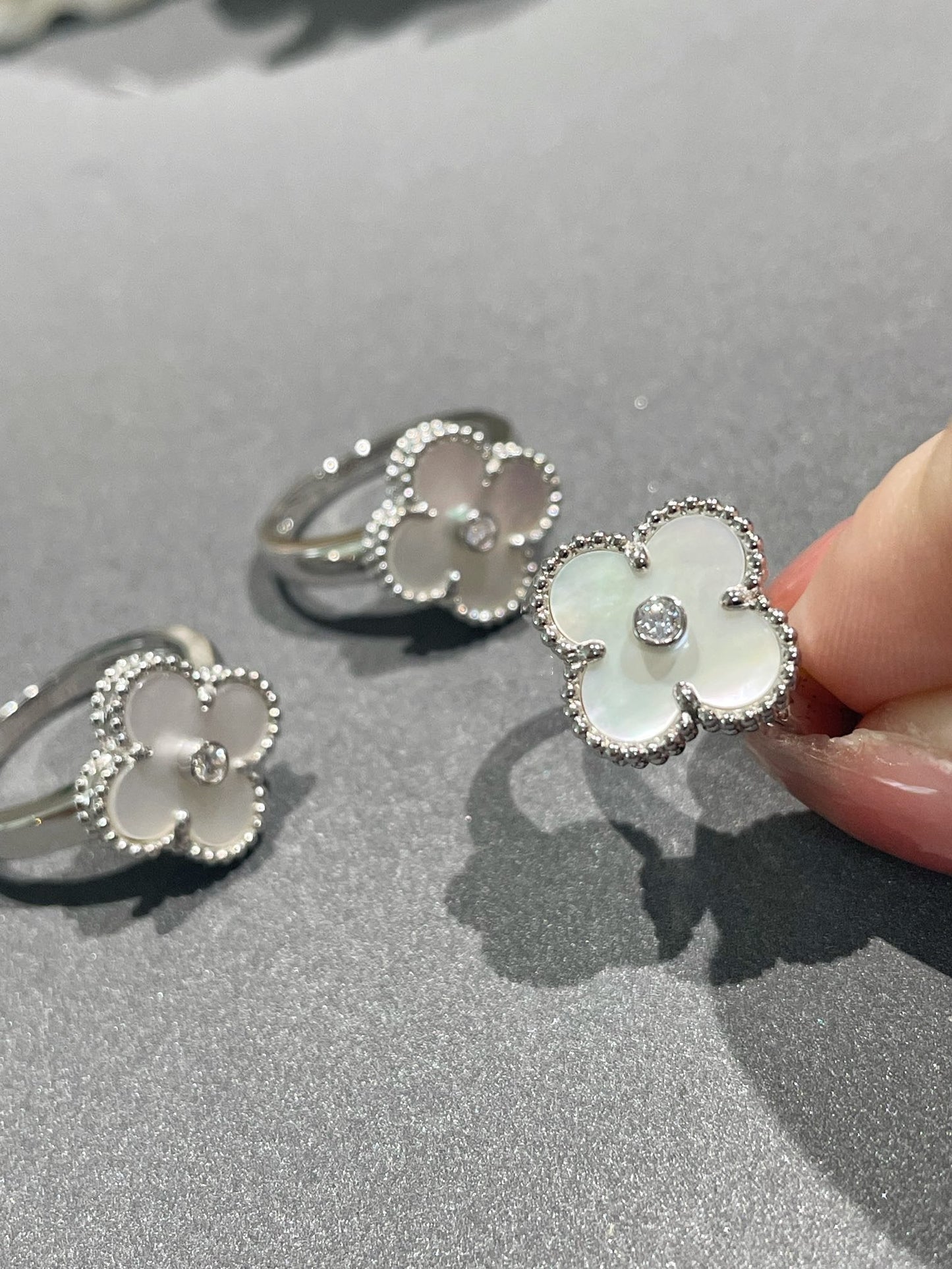 [Max Jewelry ]CLOVER SILVER MOP DIAMOND RING