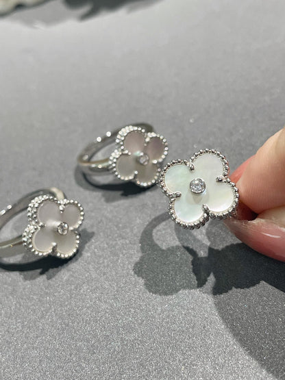 [Max Jewelry ]CLOVER SILVER MOP DIAMOND RING