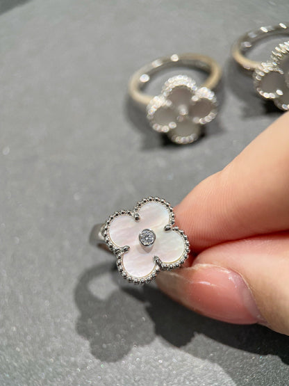 [Max Jewelry ]CLOVER SILVER MOP DIAMOND RING