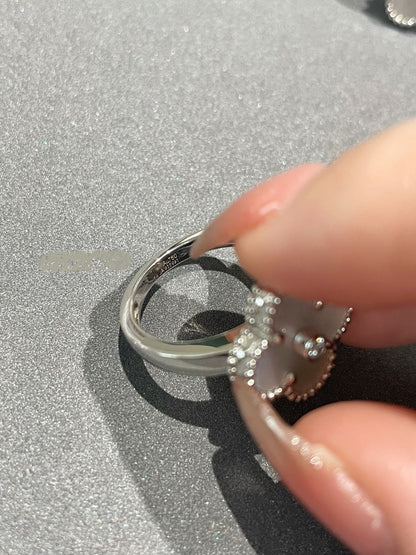 [Max Jewelry ]CLOVER SILVER MOP DIAMOND RING