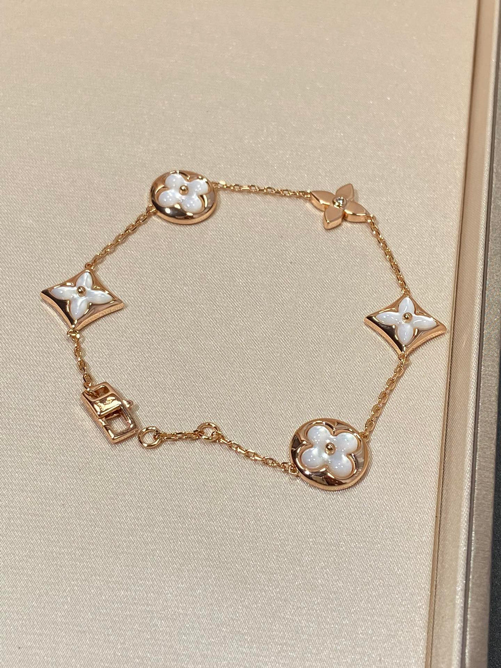 [Plus&Max]STAR AND SUN 5 MOTIF MOP PINK GOLD BRACELET