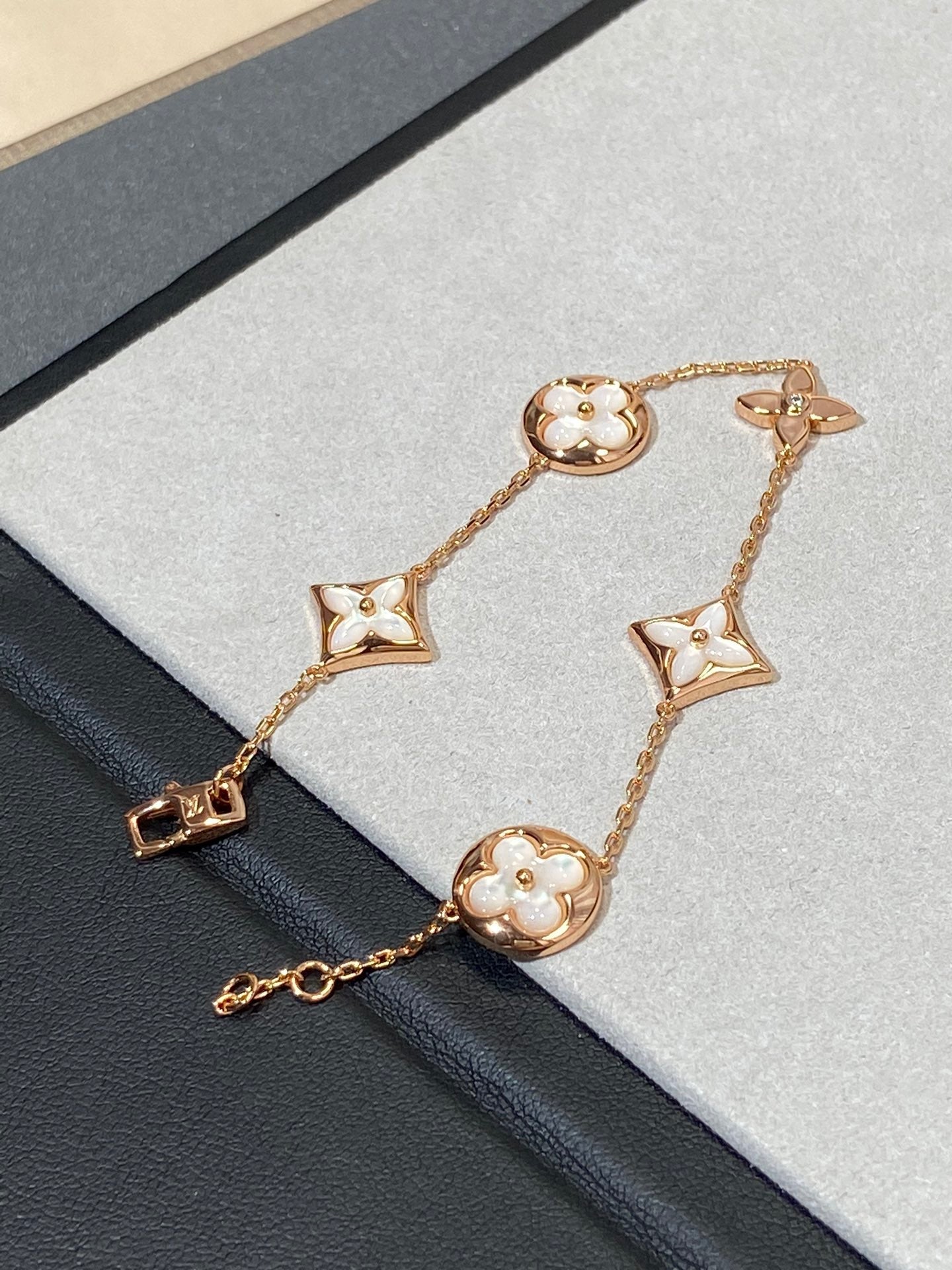 [Max Jewelry ]STAR AND SUN 5 MOTIF MOP PINK GOLD BRACELET