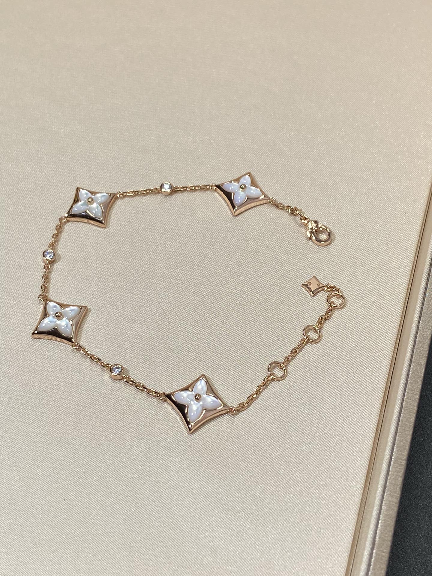 [Max Jewelry ]STAR 4 MOTIF MOP DIAMOND PINK GOLD BRACELET