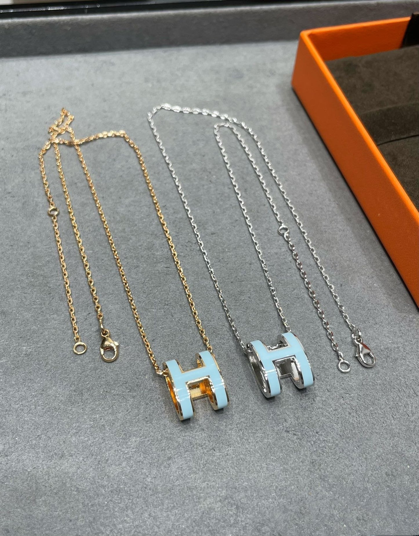 [Max Jewelry ]POP H SKY BLUE NECKLACE