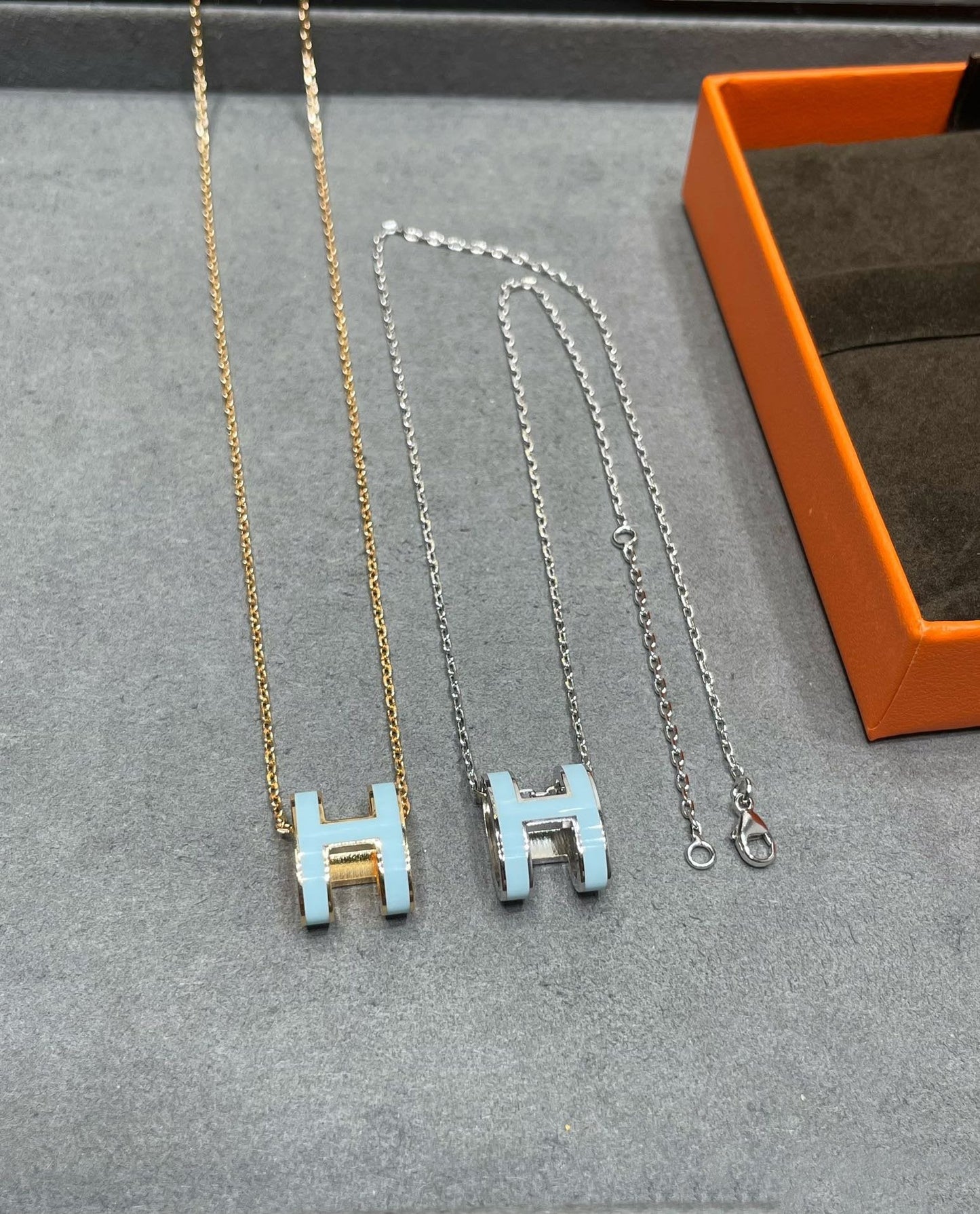 [Max Jewelry ]POP H SKY BLUE NECKLACE