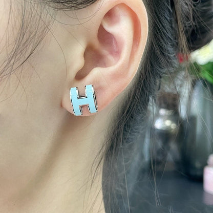 [Max Jewelry ]POP H SKY BLUE STUD EARRINGS